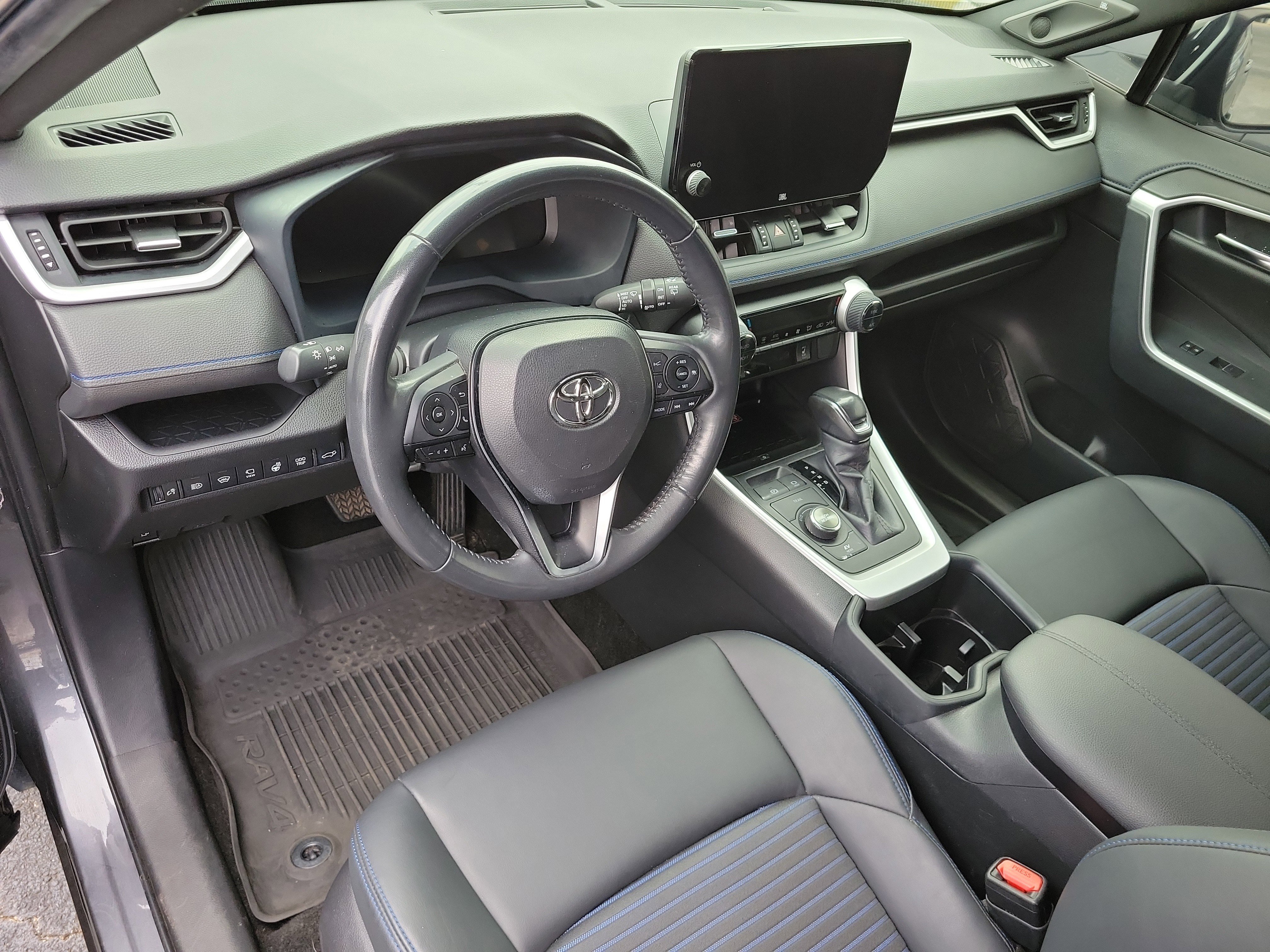 Used 2023 Toyota RAV4 XSE AWD/4WD image 6
