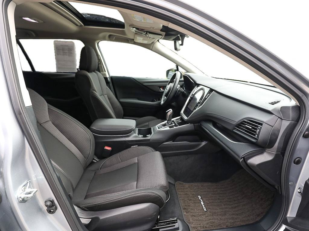 Used 2025 Subaru Outback Premium AWD/4WD image 23