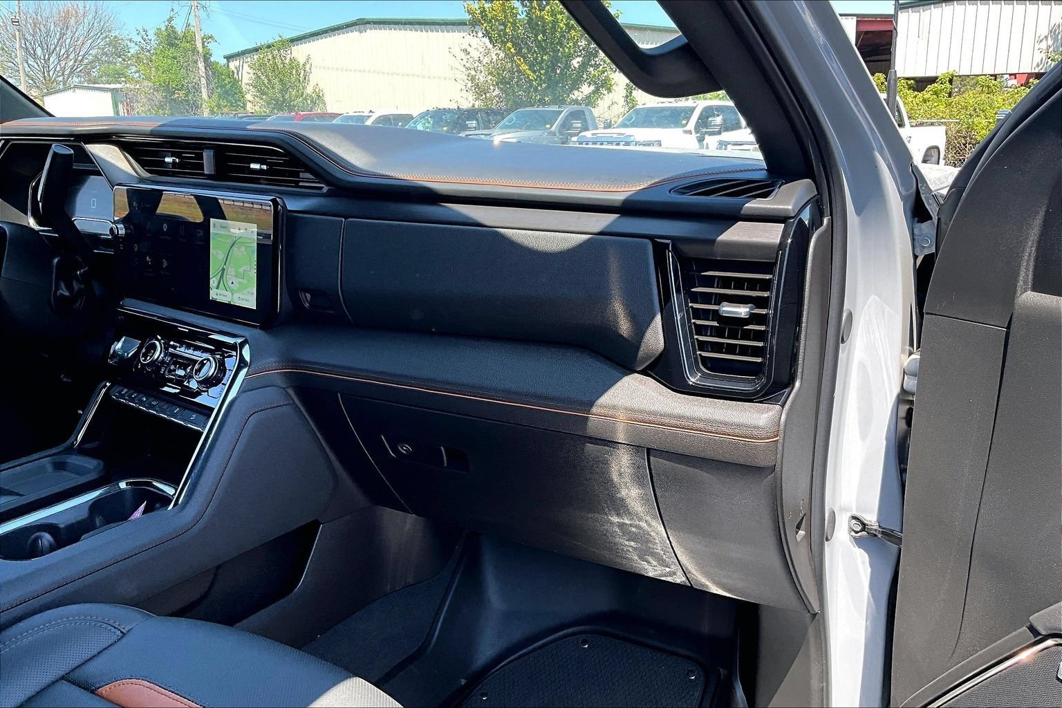 Used 2025 GMC Sierra 2500 AT4 w/ AT4 Premium Plus Package AWD/4WD image 16