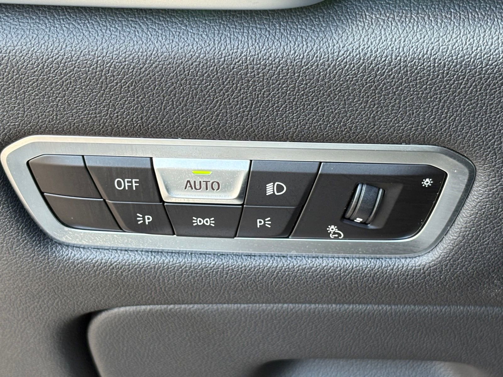 Used 2022 BMW X5 M50i w/ Premium Package image 22