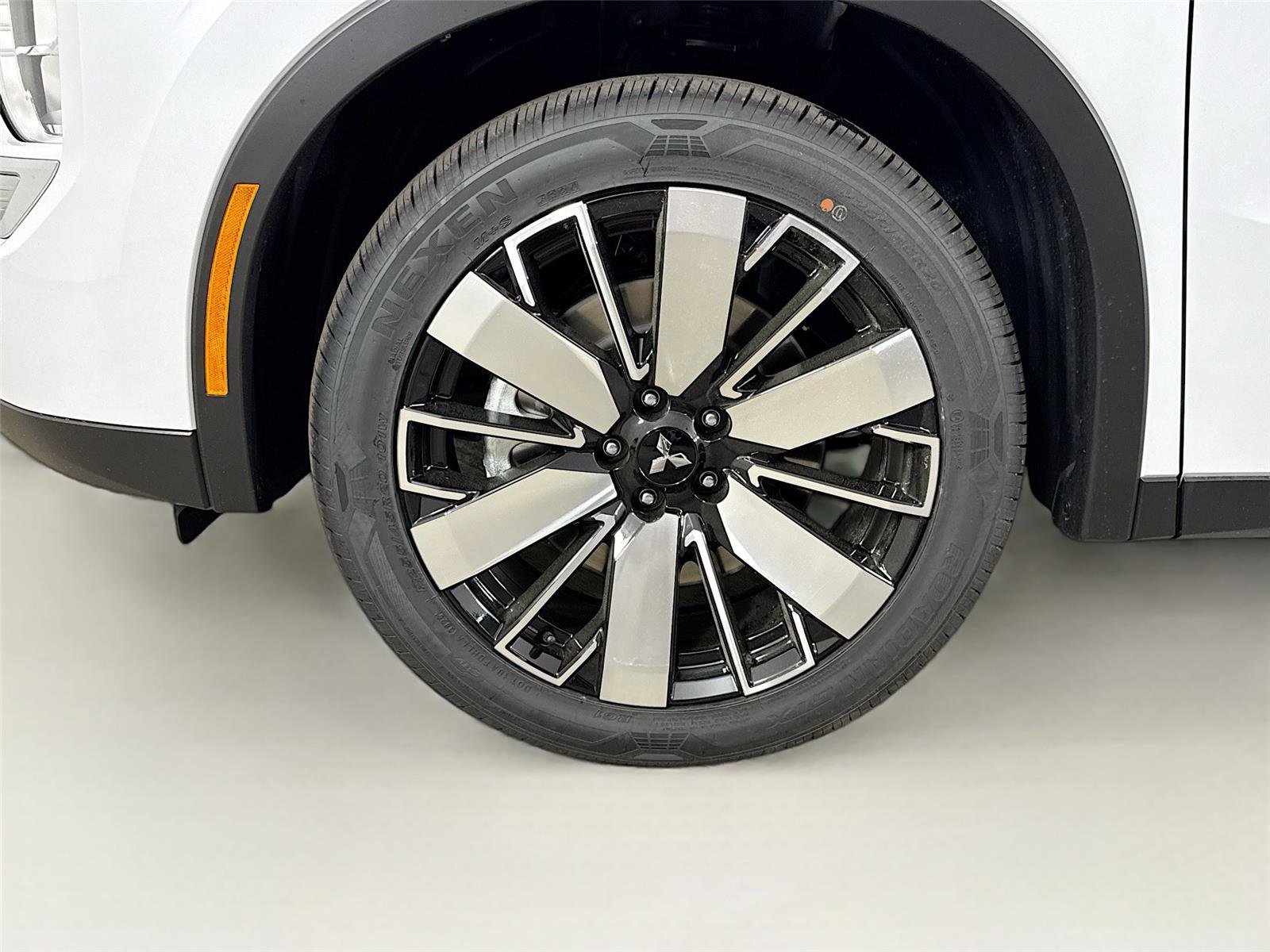 New 2026 Mitsubishi Outlander SE image 28