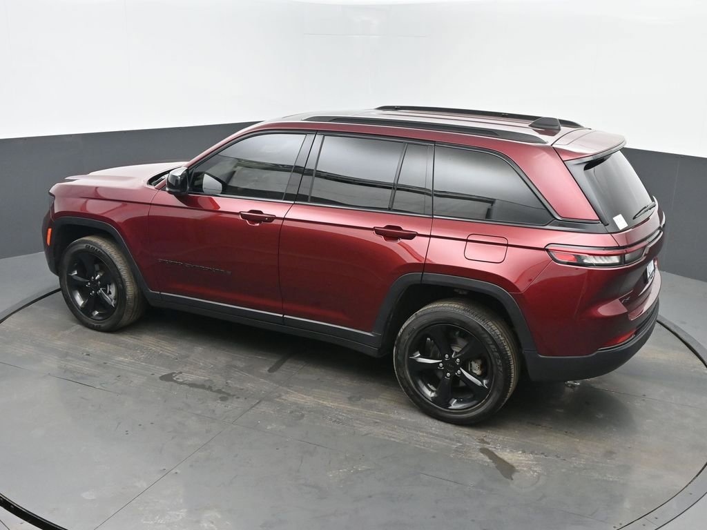 Used 2023 Jeep Grand Cherokee Altitude image 40