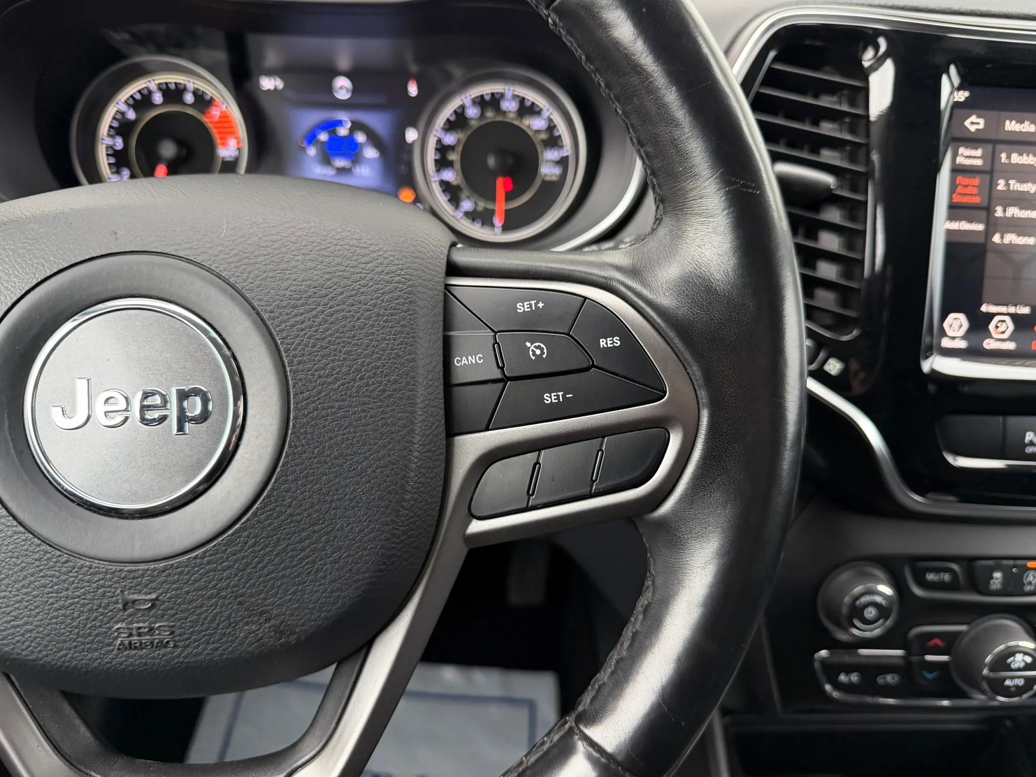 Used 2019 Jeep Cherokee Limited image 25