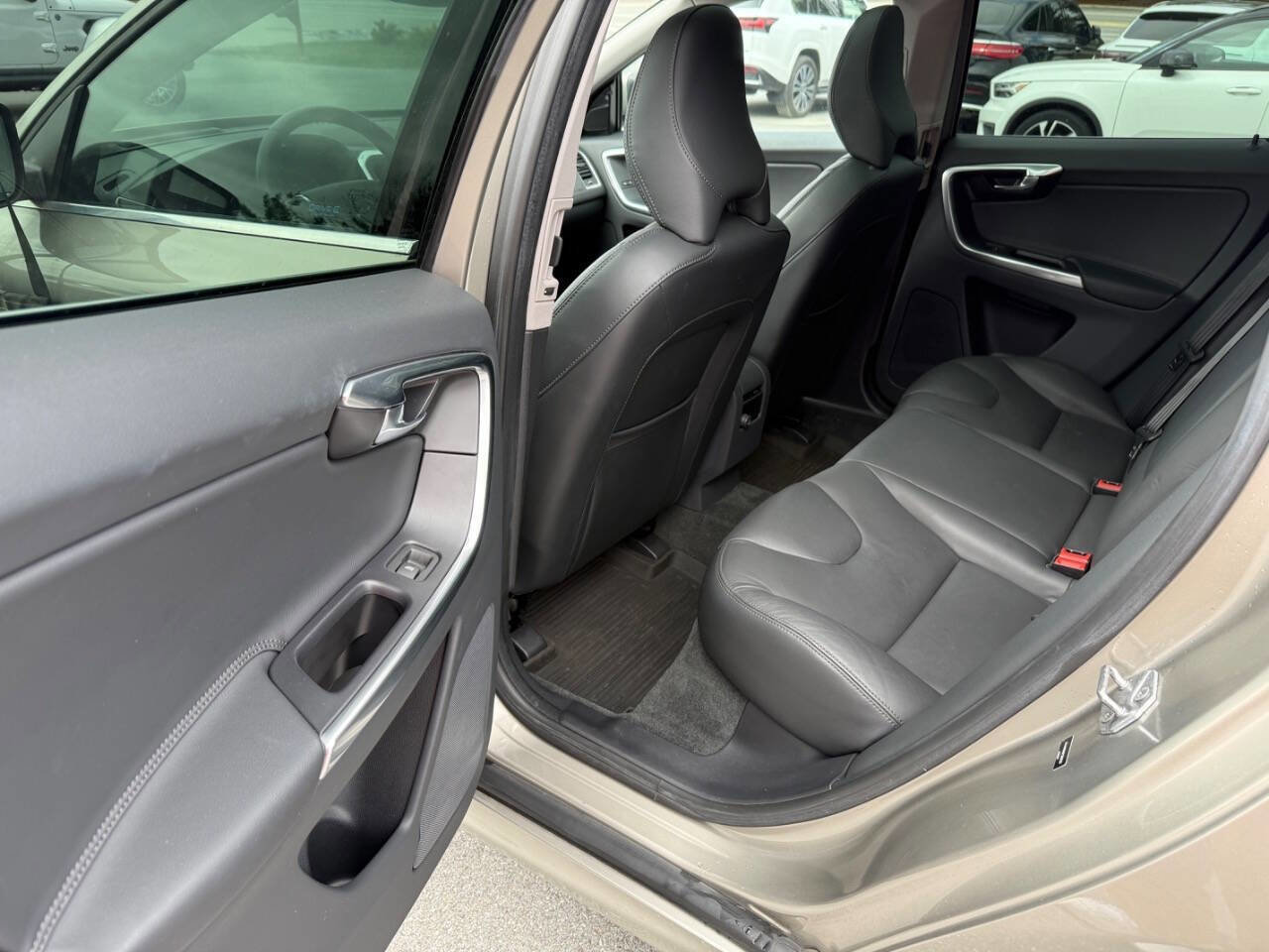 Used 2015 Volvo XC60 T5 Platinum FWD image 11