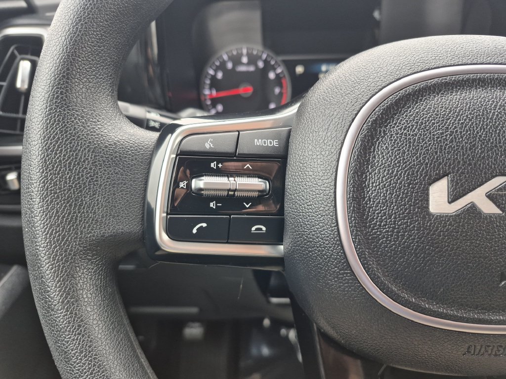 Certified 2022 Kia Sorento LX AWD/4WD image 19