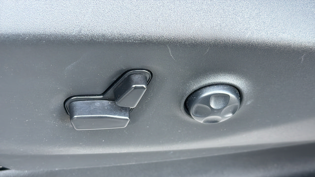 Used 2024 Chrysler Pacifica Touring-L FWD image 13