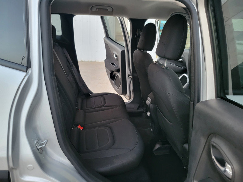 Used 2019 Jeep Renegade Latitude w/ Cold Weather Group AWD/4WD image 21
