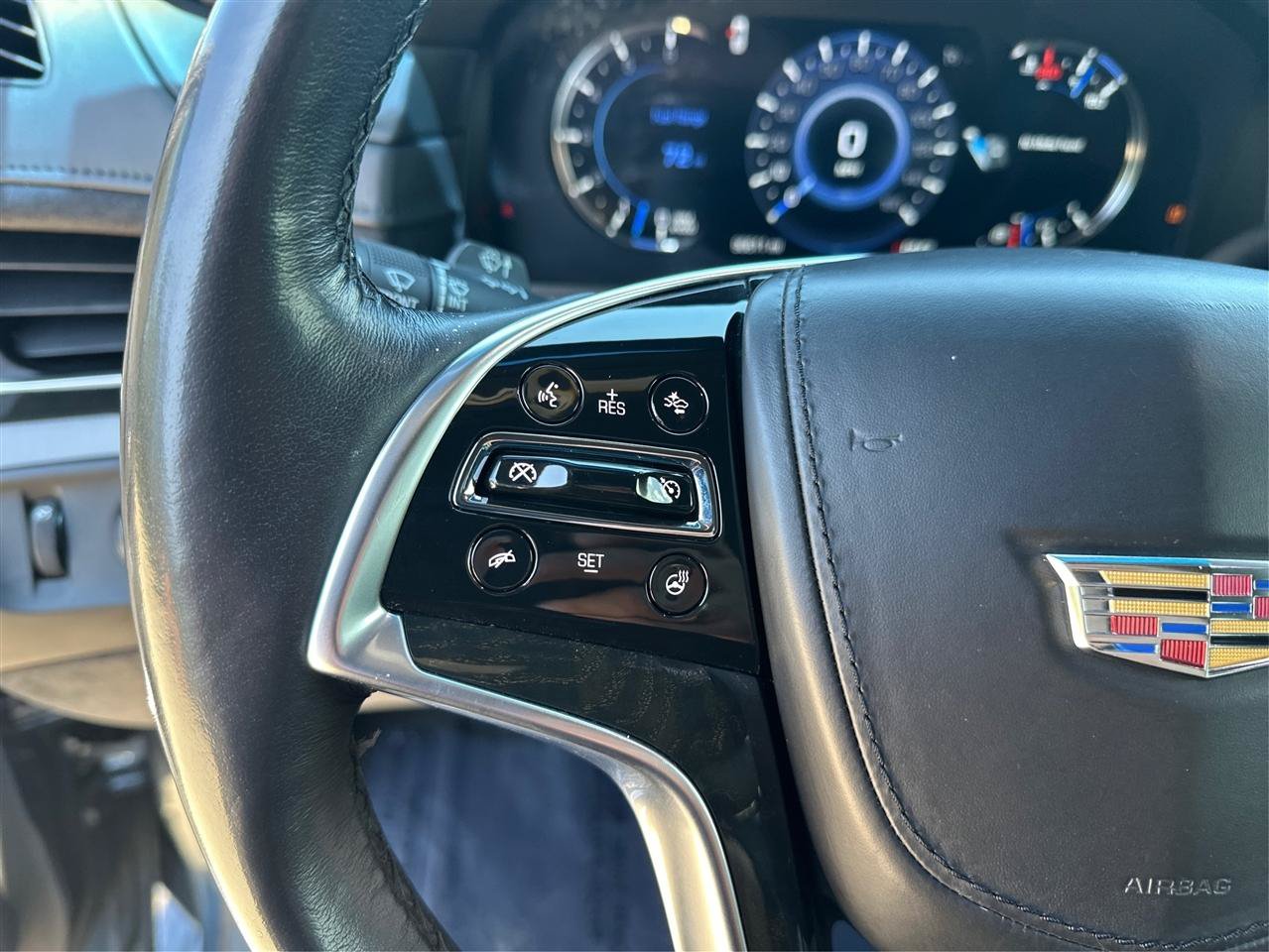 Used 2019 Cadillac Escalade ESV Platinum AWD/4WD image 37