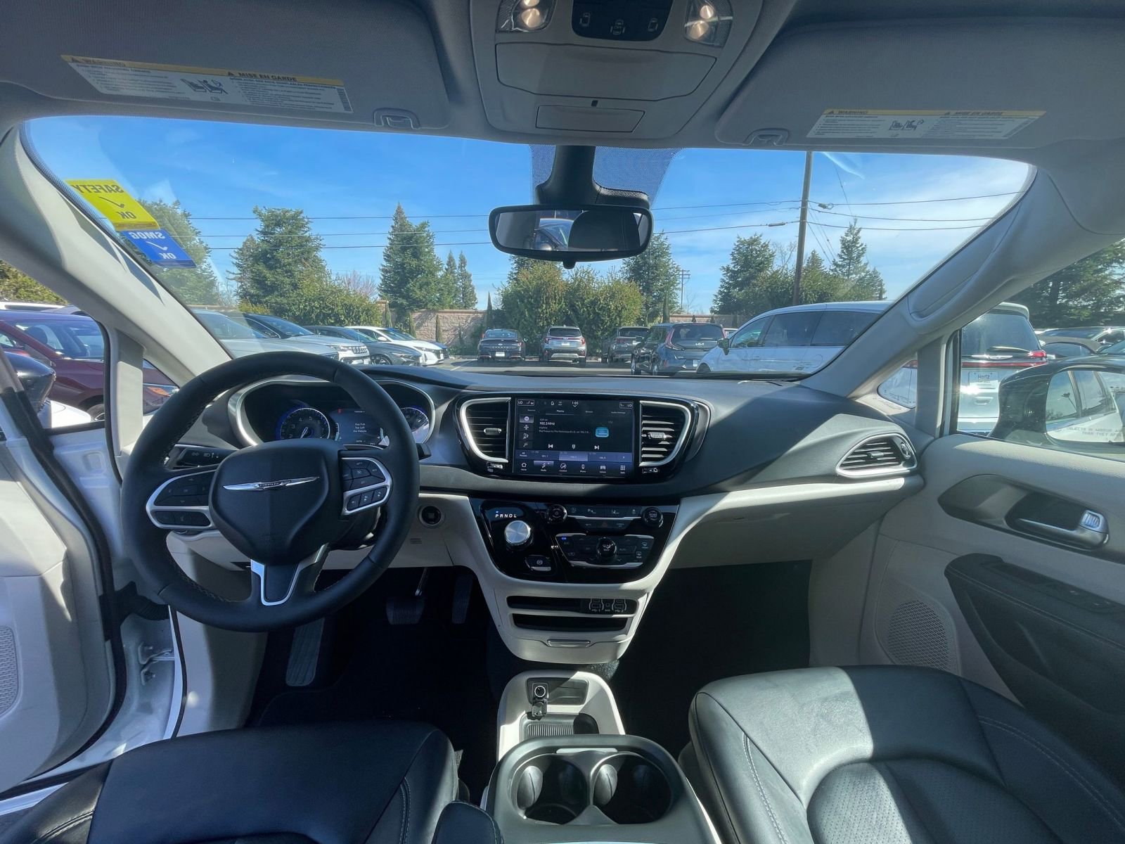 Used 2024 Chrysler Pacifica Touring-L image 30