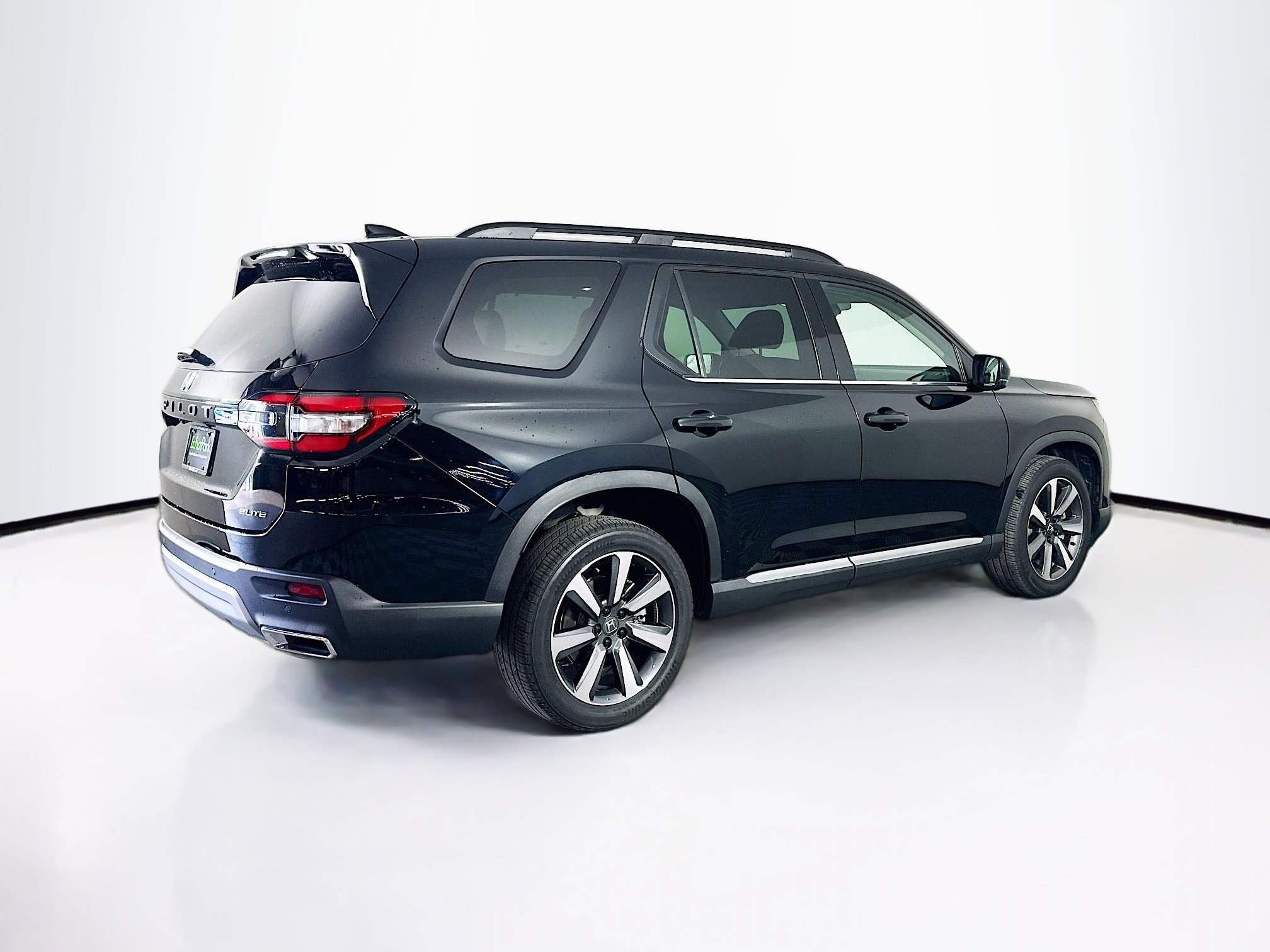 Used 2023 Honda Pilot Elite image 9