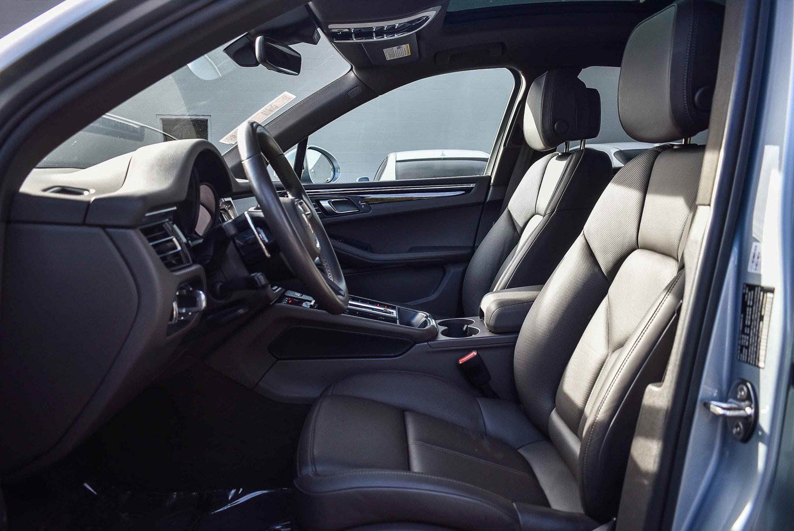 Used 2022 Porsche Macan image 16