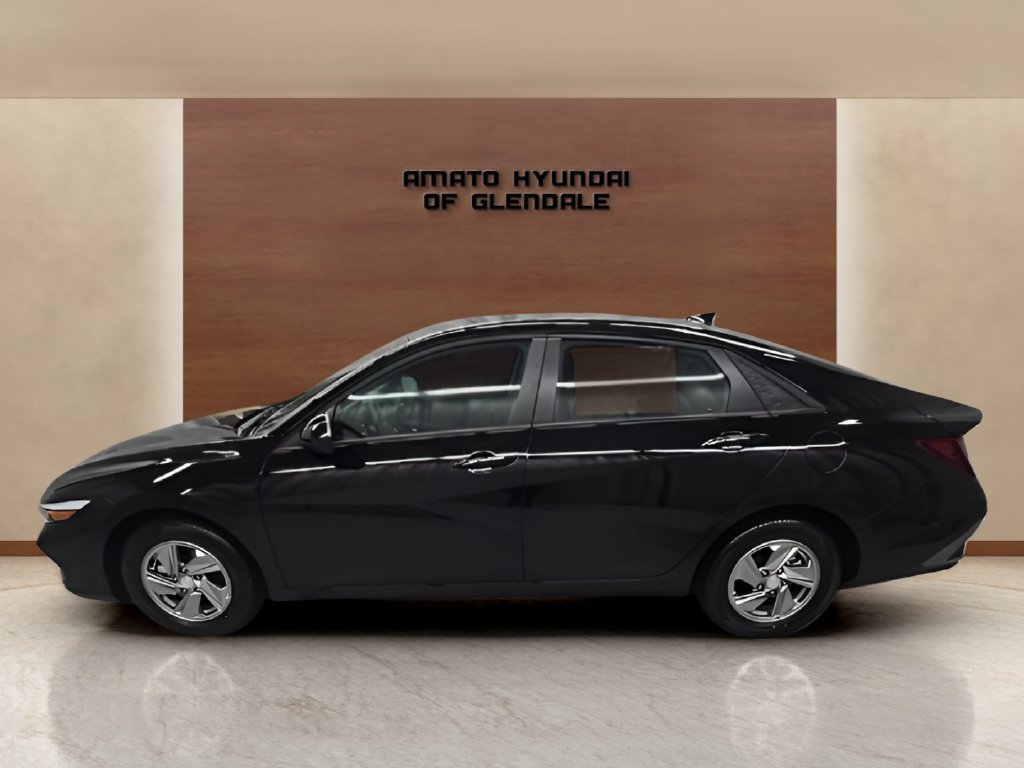 New 2026 Hyundai Elantra SE FWD image 3