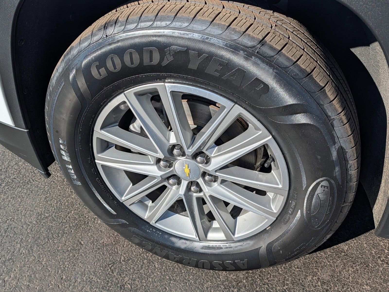 Used 2022 Chevrolet Traverse LT image 19