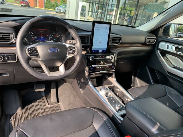 Used 2024 Ford Explorer Limited w/ Limited Technology Package AWD/4WD image 21