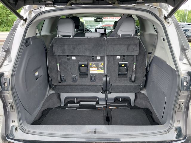 Used 2021 Toyota Sienna Limited FWD image 9
