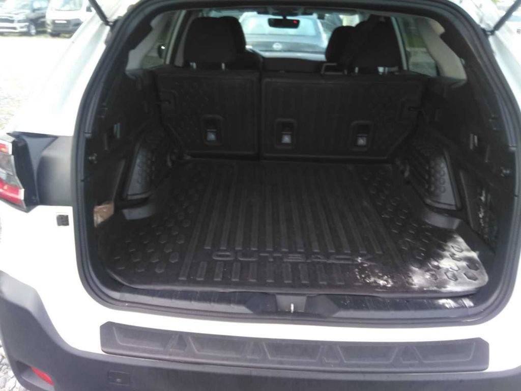 Used 2023 Subaru Outback Premium AWD/4WD image 7