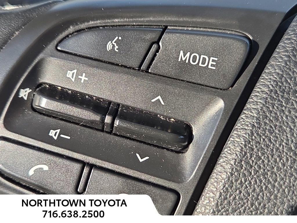 Used 2022 Hyundai Venue Limited w/ Cargo Package image 19