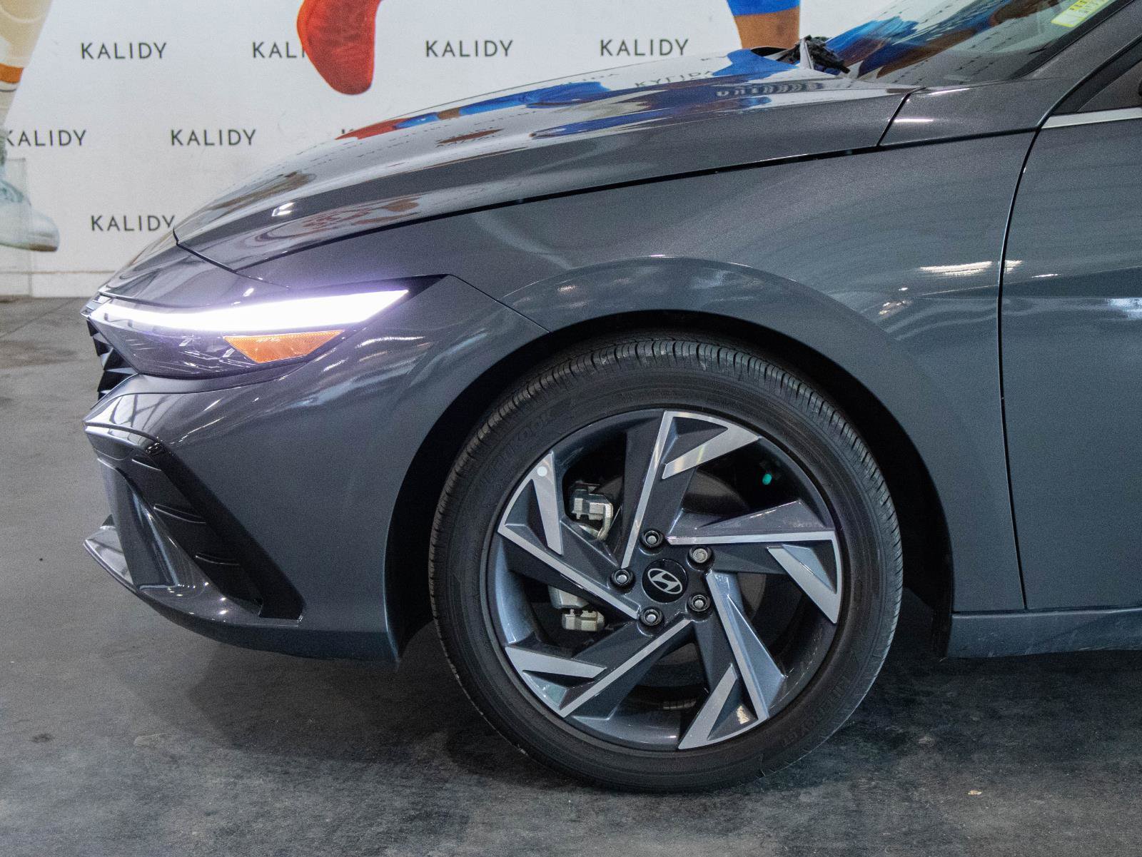 Used 2025 Hyundai Elantra SEL image 17