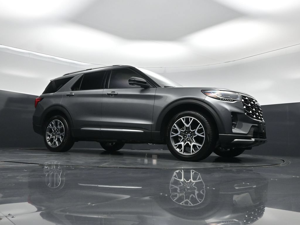 Certified 2025 Ford Explorer Platinum w/ Ultimate Package AWD/4WD image 4