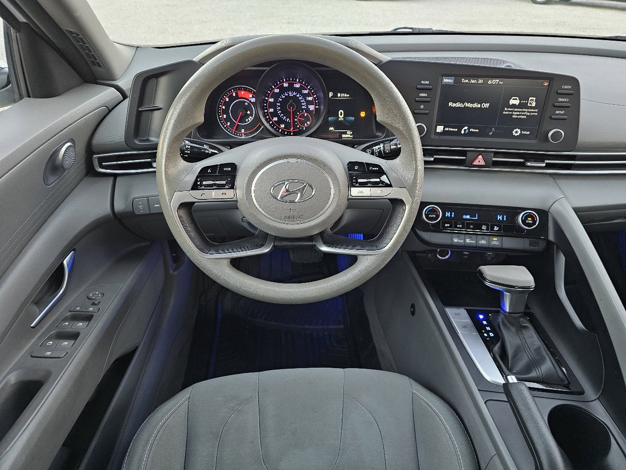 Used 2022 Hyundai Elantra SEL image 36