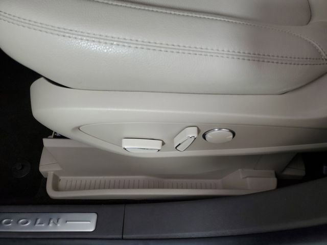 Used 2023 Lincoln Nautilus FWD w/ Premium Package image 23