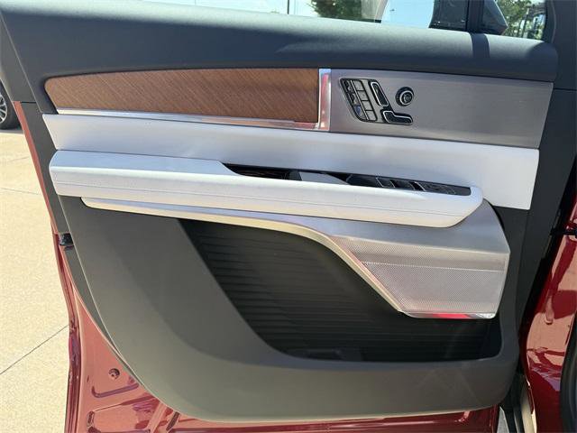 New 2026 Cadillac Vistiq Sport image 10