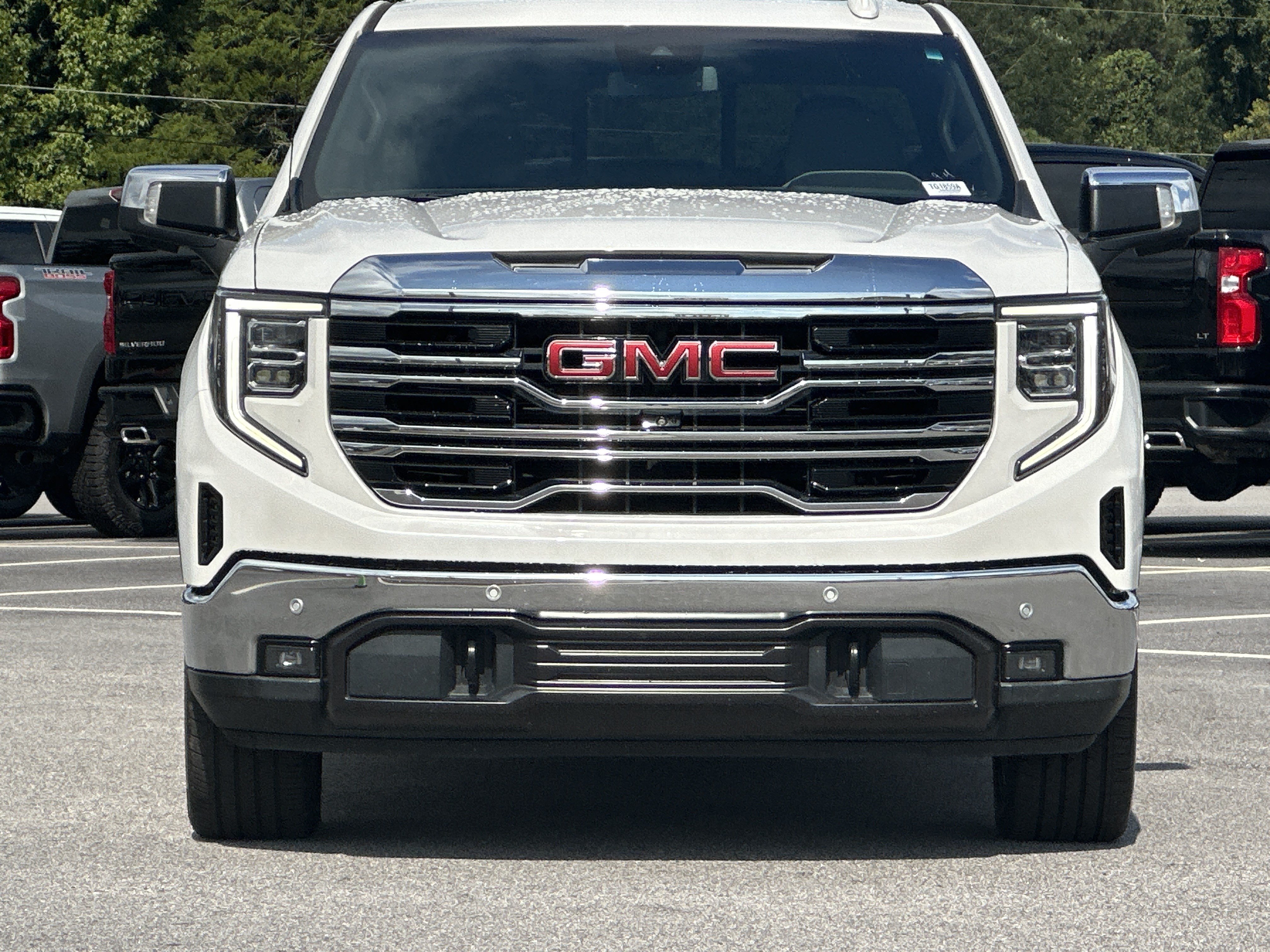 Used 2022 GMC Sierra 1500 SLT w/ SLT Premium Plus Package AWD/4WD image 2