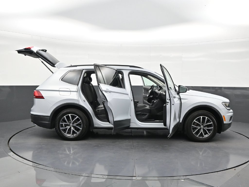 Used 2019 Volkswagen Tiguan SE w/ Panoramic Sunroof Package FWD image 28