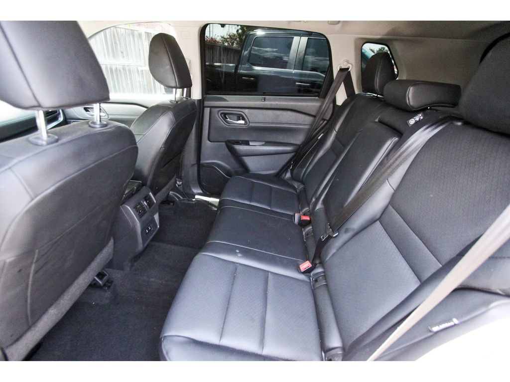 Used 2024 Nissan Rogue SV w/ SV Premium Package FWD image 14