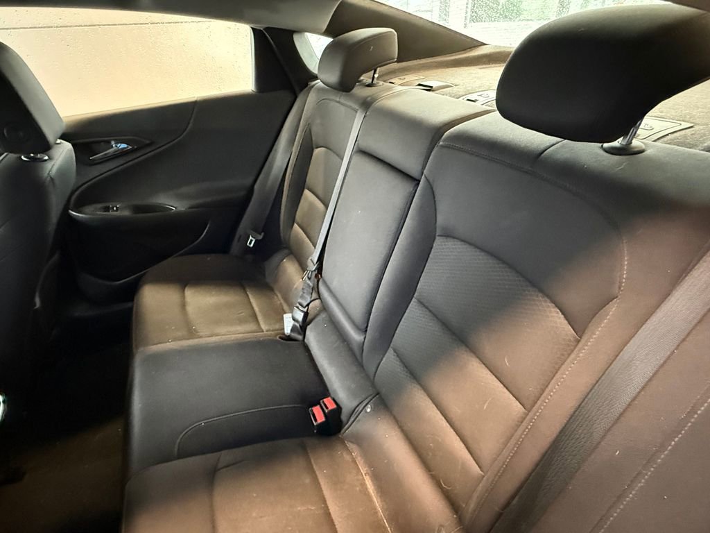 Used 2017 Chevrolet Malibu LT FWD image 14