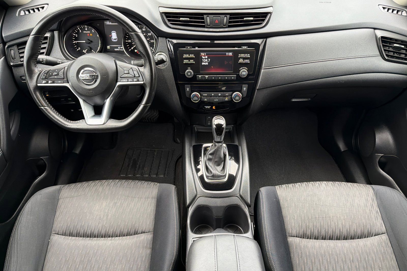 Used 2017 Nissan Rogue SV image 12