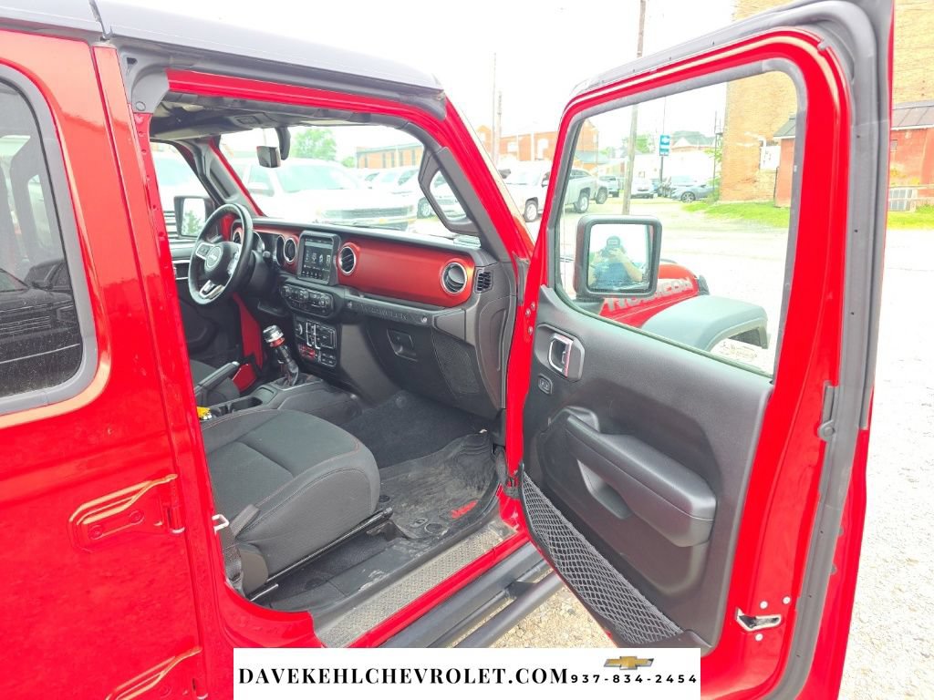 Used 2019 Jeep Wrangler Unlimited Rubicon w/ Dual Top Group AWD/4WD image 39