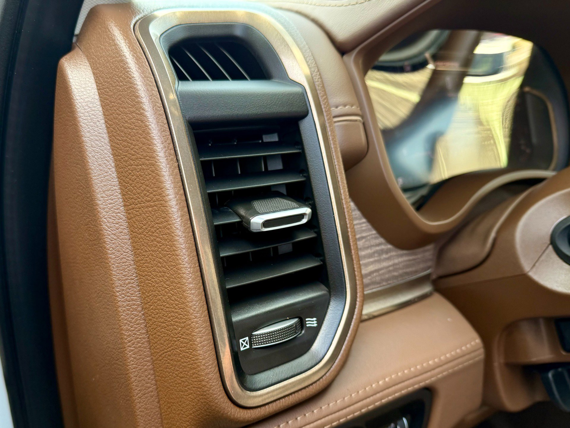 Used 2024 RAM 2500 Limited w/ Towing Technology Group AWD/4WD image 14