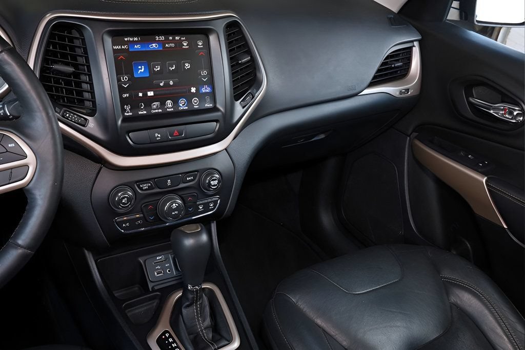 Used 2018 Jeep Cherokee Limited FWD image 21