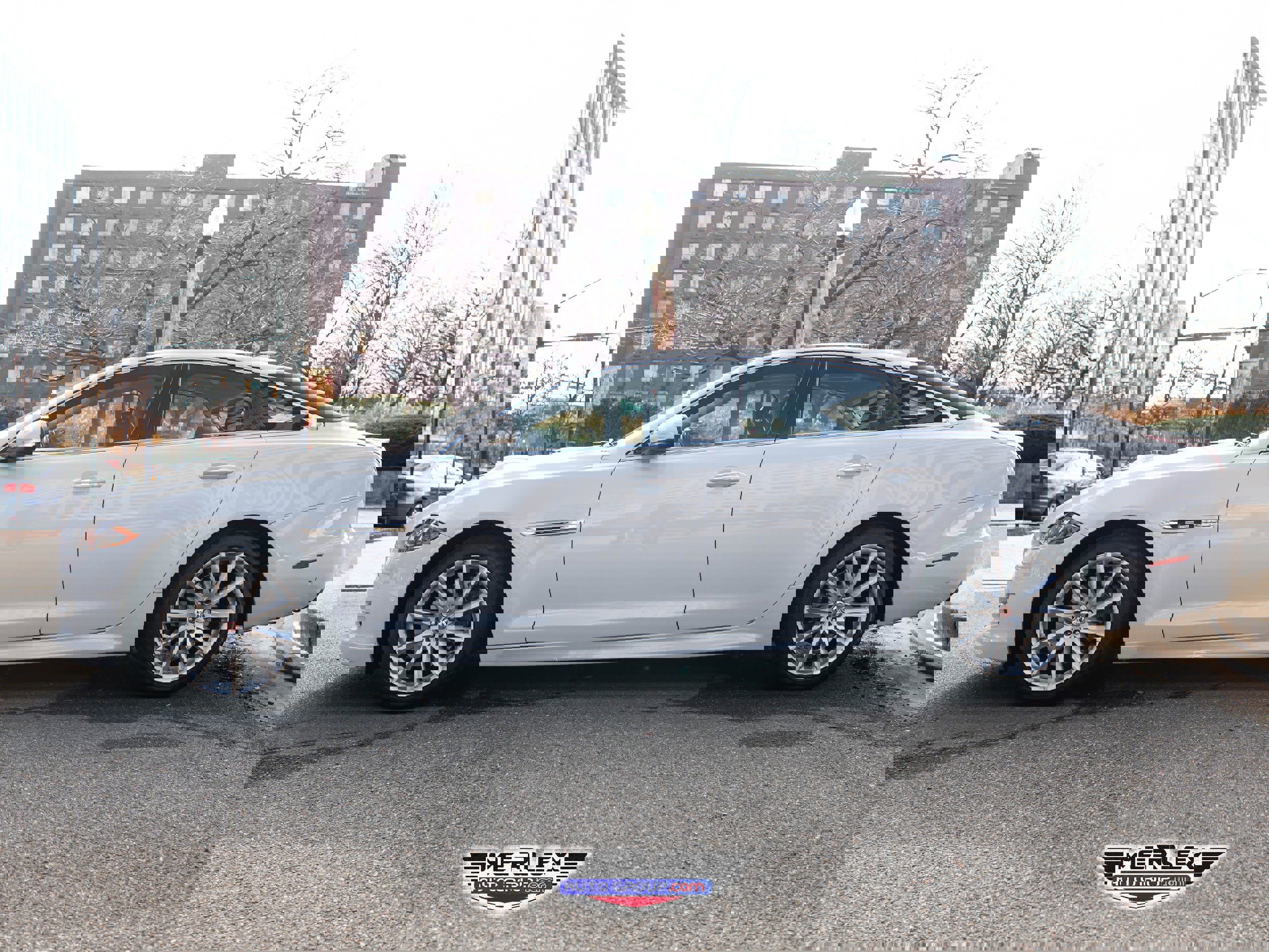 Used 2019 Jaguar XJ R-Sport image 4