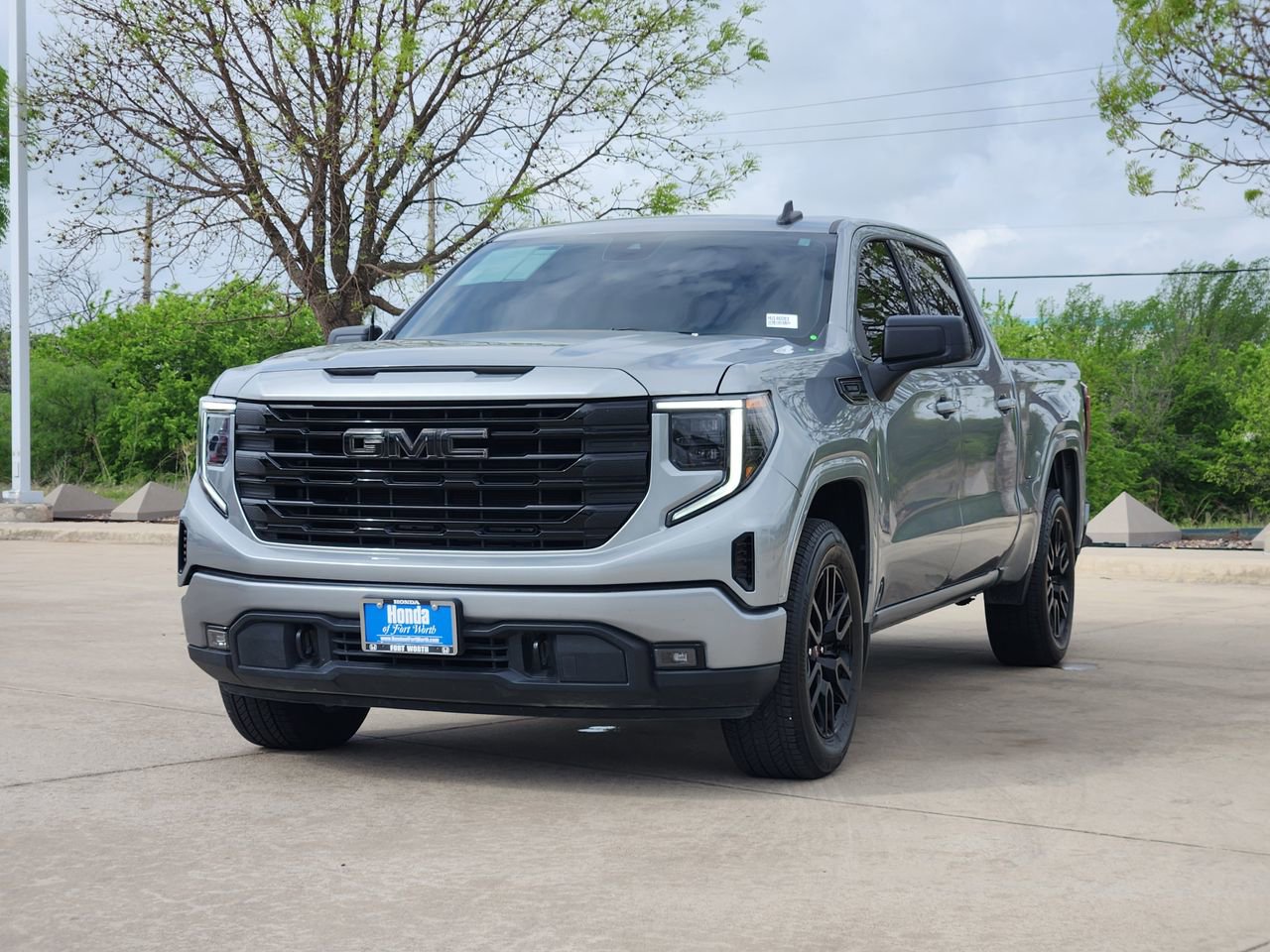 Used 2025 GMC Sierra 1500 Elevation image 3