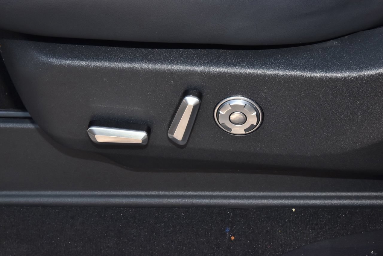 Certified 2025 Lincoln Navigator Reserve AWD/4WD image 37