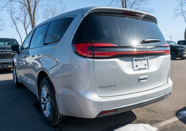 New 2026 Chrysler Pacifica Select image 7