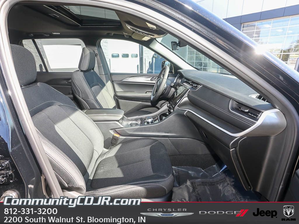 New 2025 Jeep Grand Cherokee Laredo X w/ Luxury Tech Group I image 18