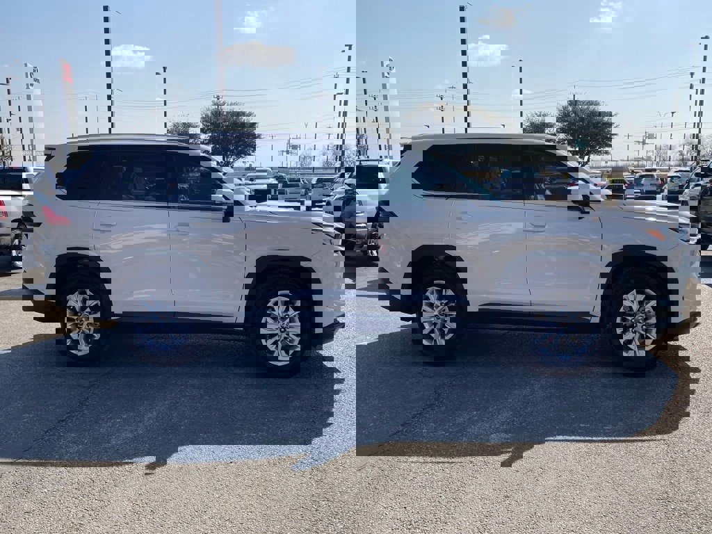 Certified 2024 Toyota Grand Highlander XLE image 4