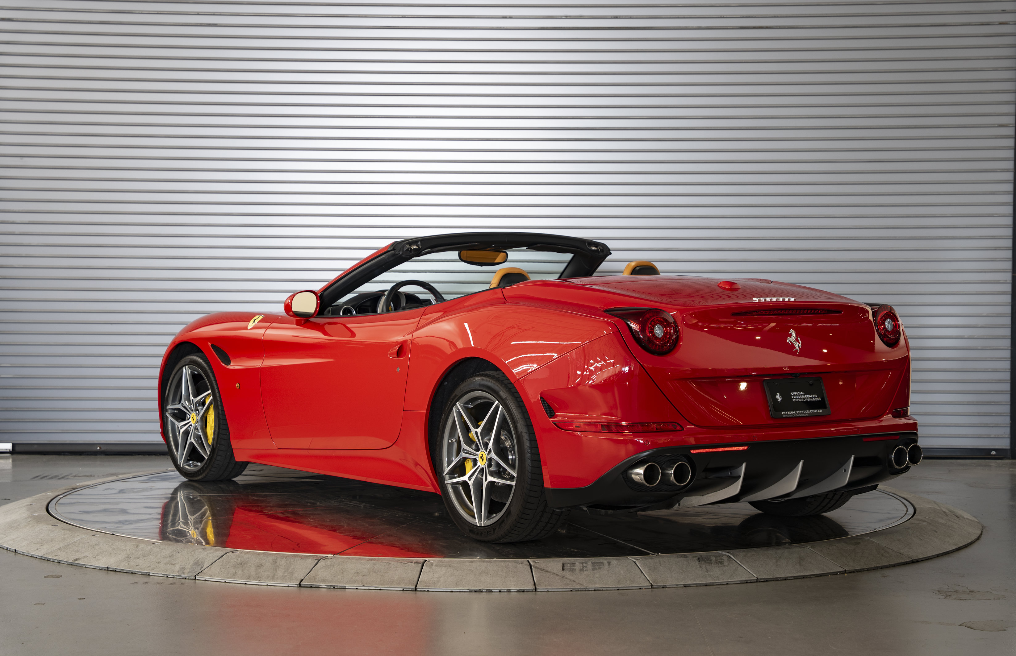 Used 2016 Ferrari California T RWD image 3