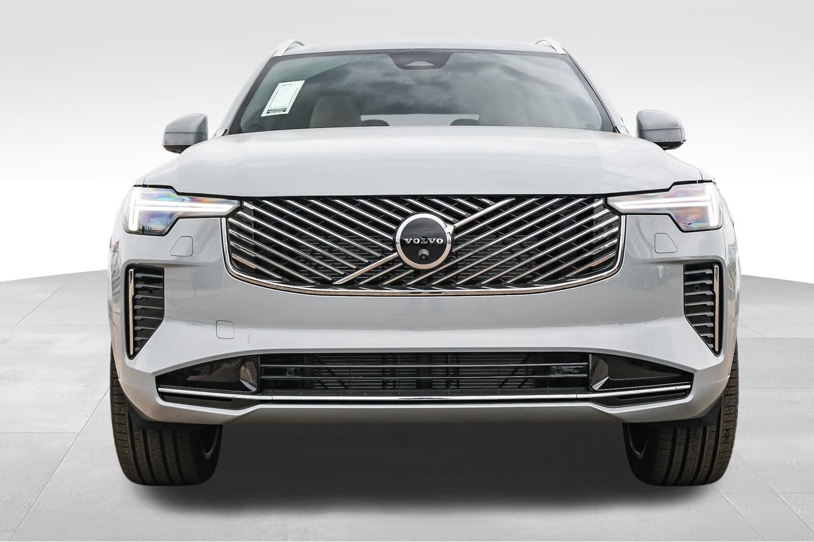 New 2026 Volvo XC90 B5 Plus w/ Protection Package image 2