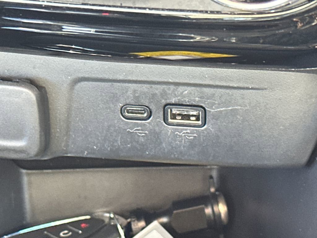 Used 2025 Chevrolet Trax LT w/ LT Convenience Package image 31