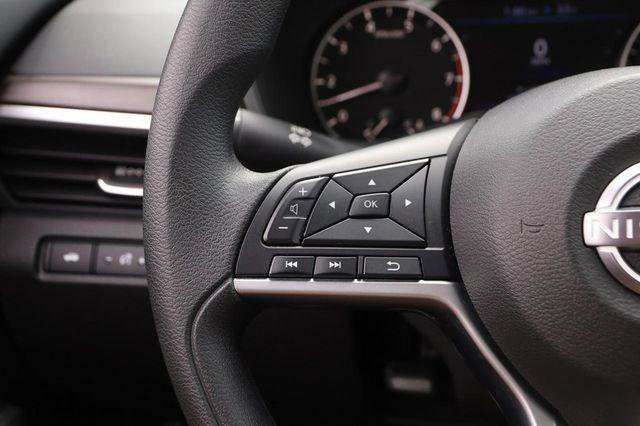 Used 2025 Nissan Altima 2.5 SV FWD image 11
