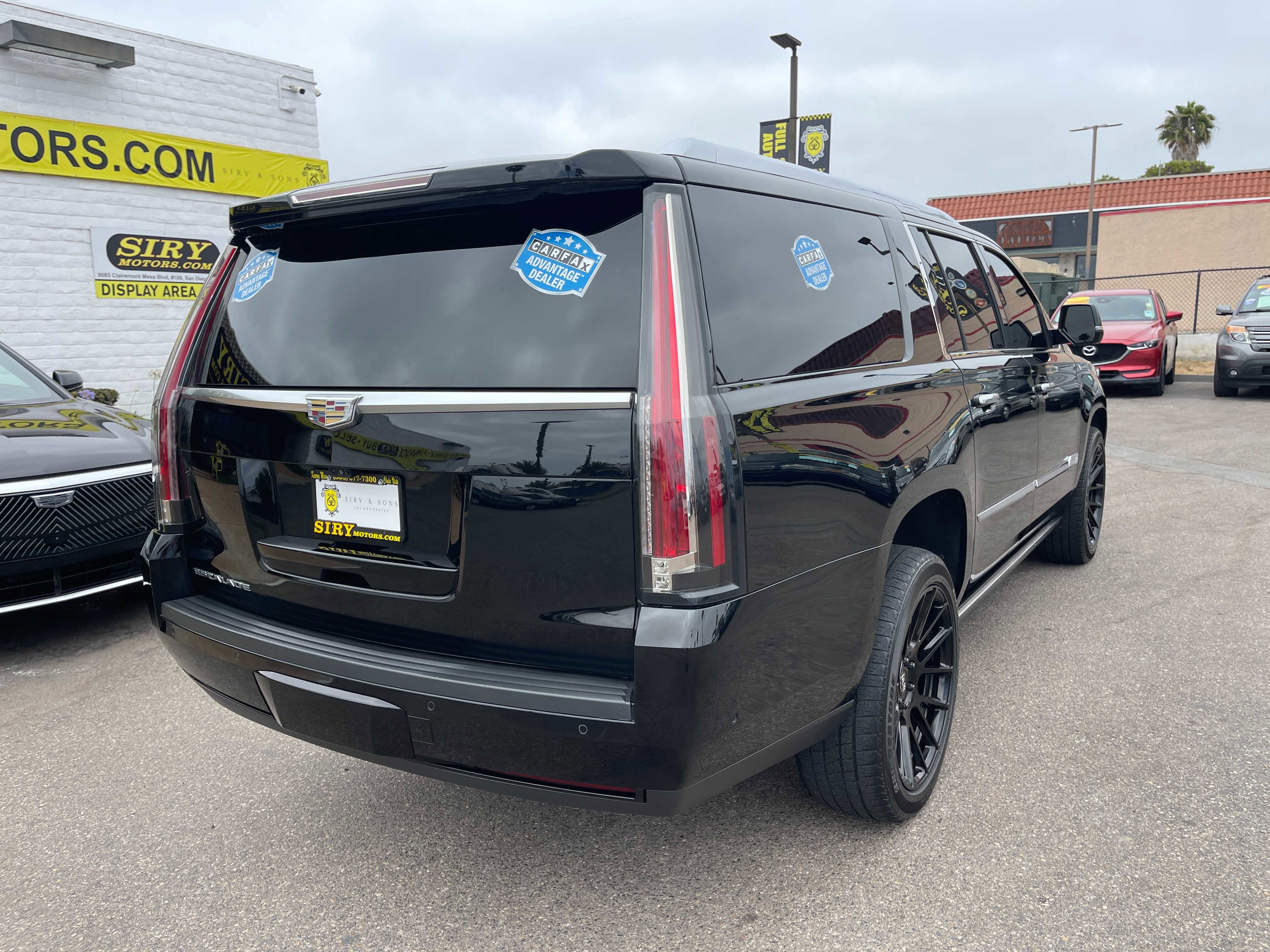 Used 2018 Cadillac Escalade ESV Premium Luxury AWD/4WD image 3
