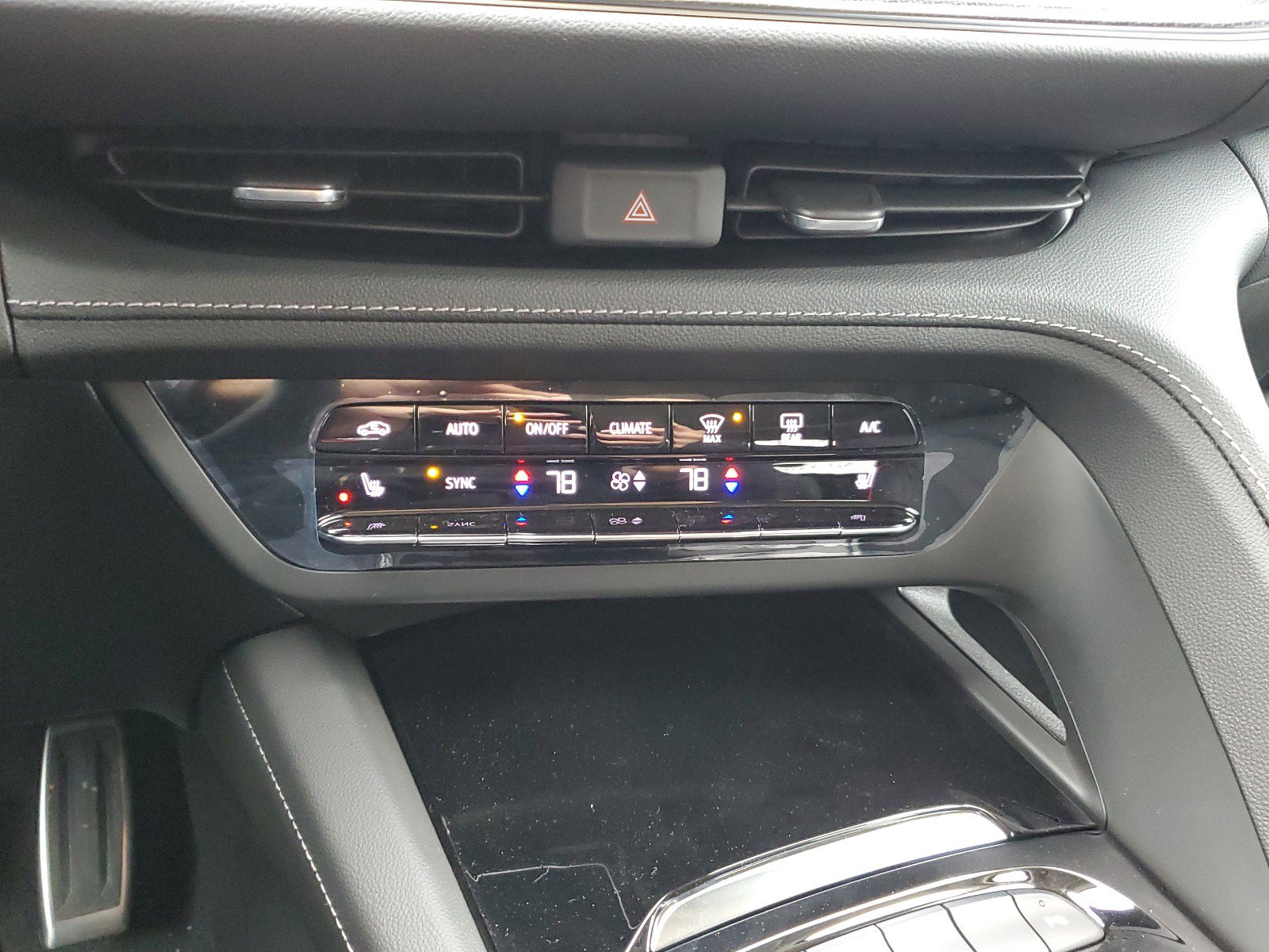 Used 2023 Buick Envision Essence w/ Sport Touring Package image 25