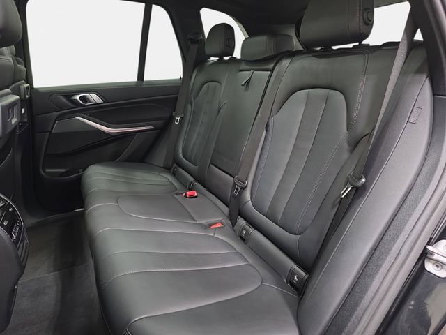 Certified 2022 BMW X5 xDrive40i w/ M Sport Package AWD/4WD image 13