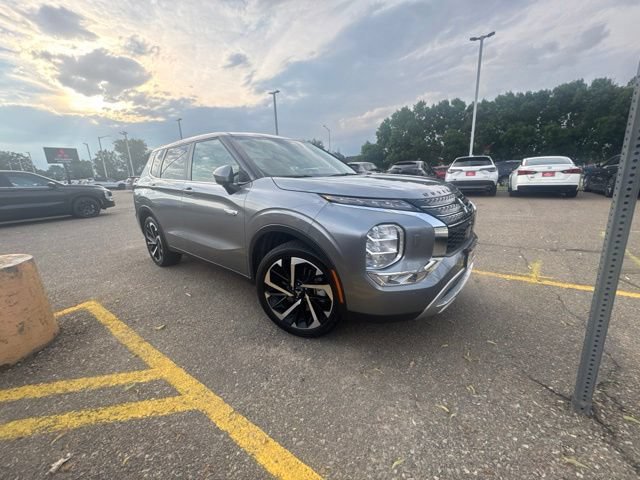 Used 2024 Mitsubishi Outlander 4WD Plug-In Hybrid