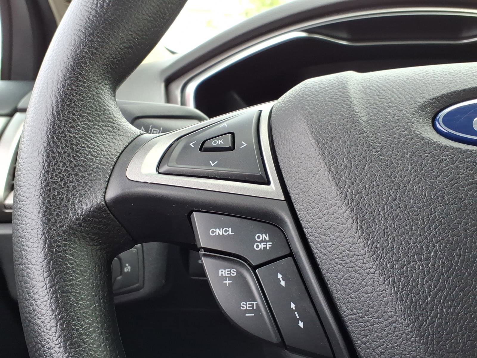 Used 2020 Ford Fusion SE AWD/4WD image 25