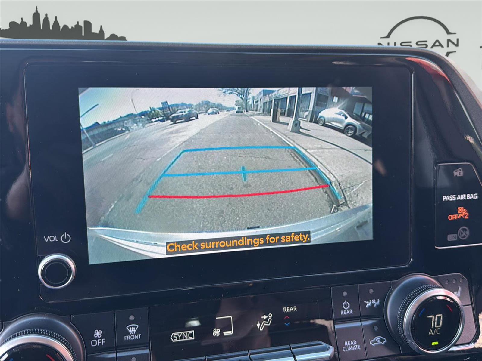 Used 2023 Toyota Highlander XLE AWD/4WD image 17